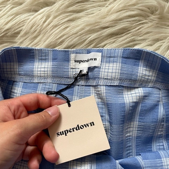 SUPERDOWN Fabia High Waisted Shorts - Picture 3 of 3